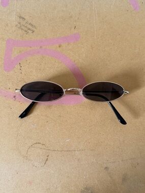 90s Vintage Slim Oval Sunglasses - Black Lens